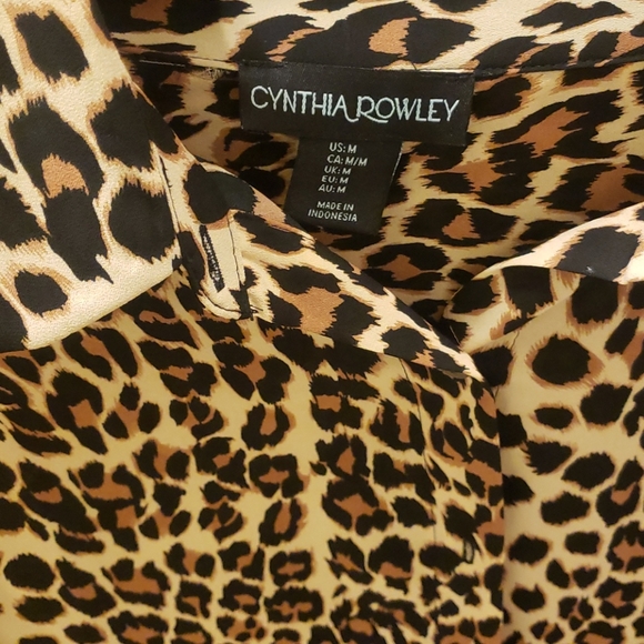 NEW 🐆 blouse - Picture 2 of 2